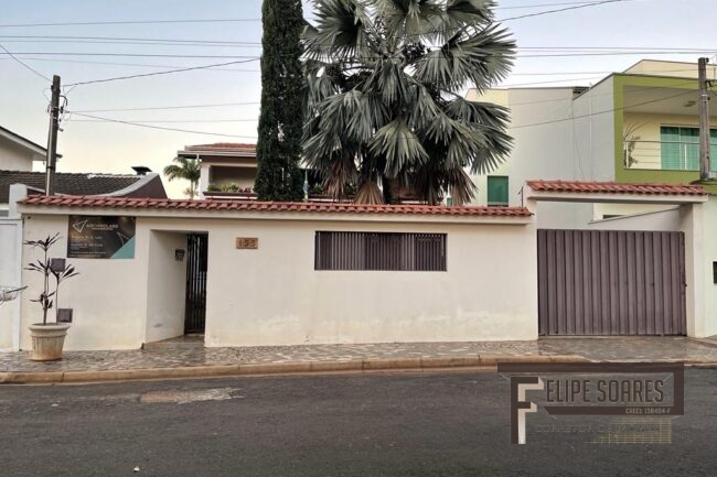 Casa para Venda no Centro de Artur Nogueira SP - 03606